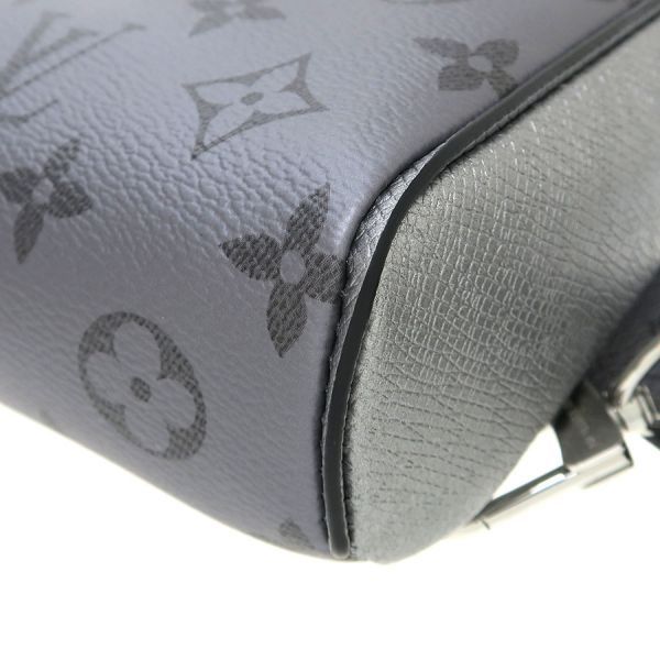 Louis Vuitton Taiga Taigarama Outdoor Sling — view 4