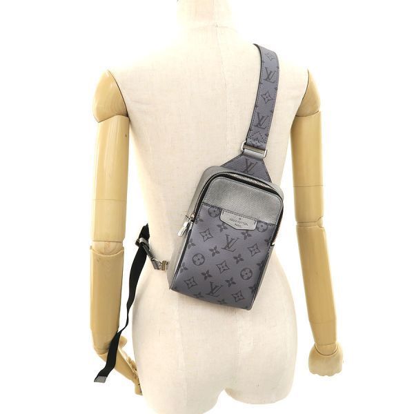 Louis Vuitton Taiga Taigarama Outdoor Sling — view 9