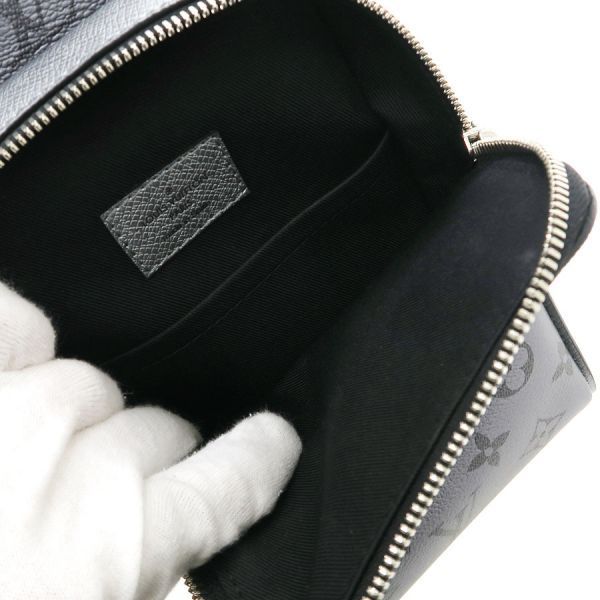 Louis Vuitton Taiga Taigarama Outdoor Sling — view 2