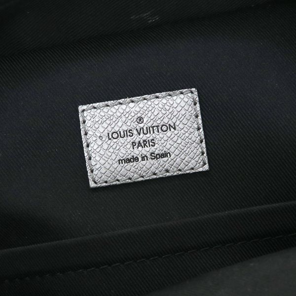 Louis Vuitton Taiga Taigarama Outdoor Sling — view 7