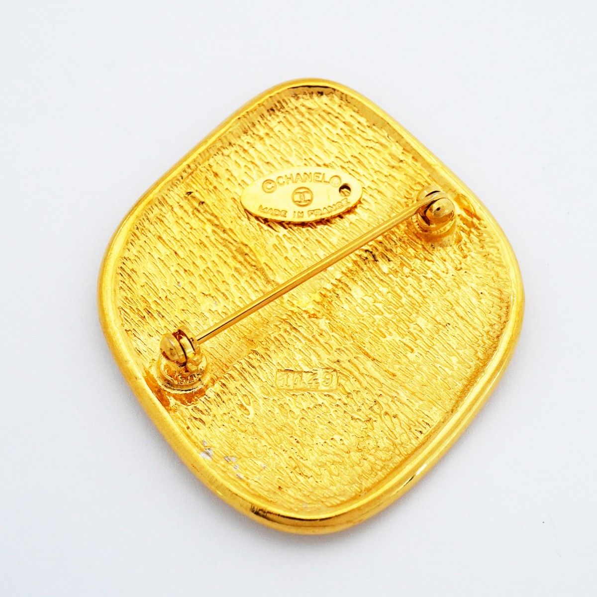 Chanel Brooch Vintage Quilted Diamond Gold Plated — view 6