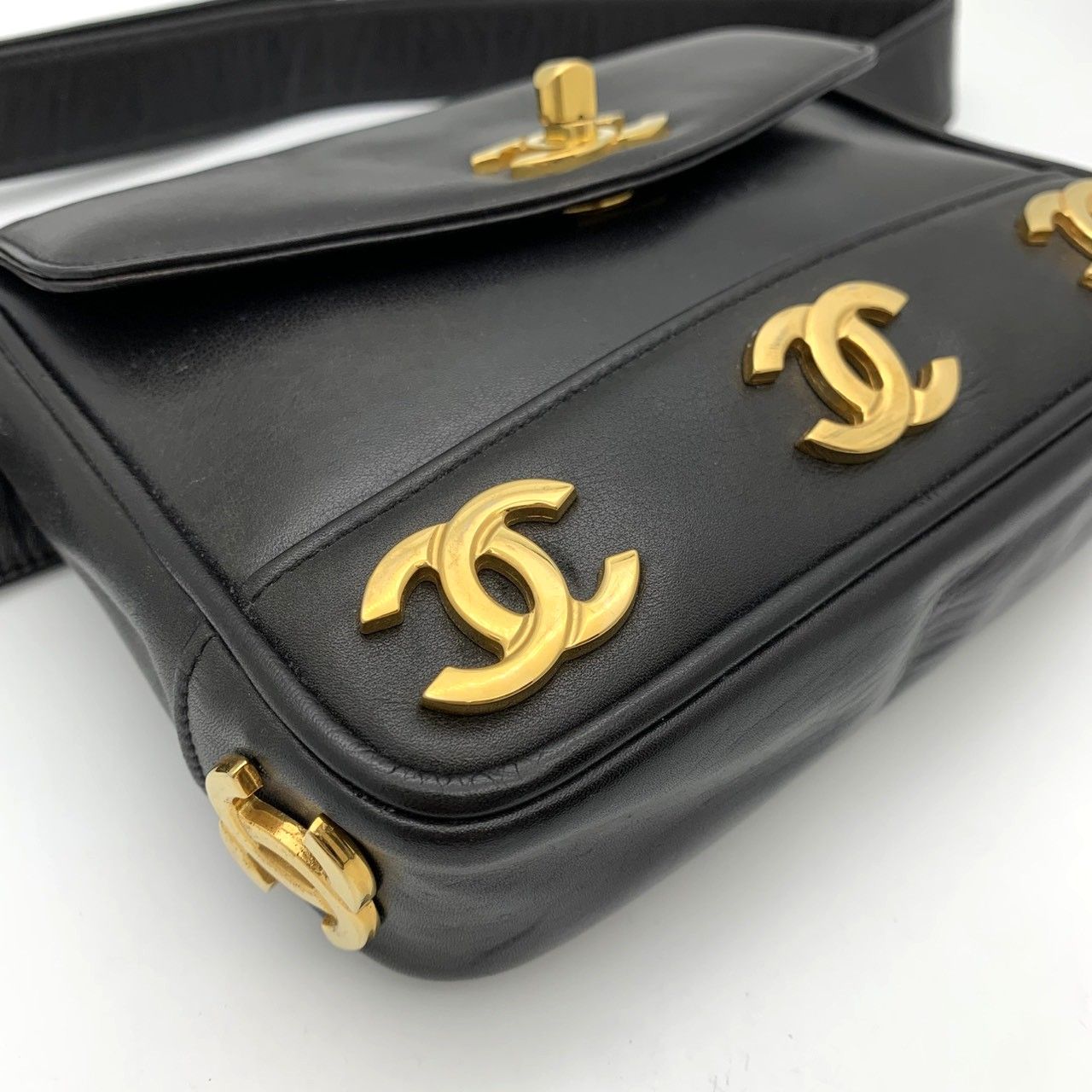 Chanel Waist Bag Triple CC Logo Leather Black — view 8