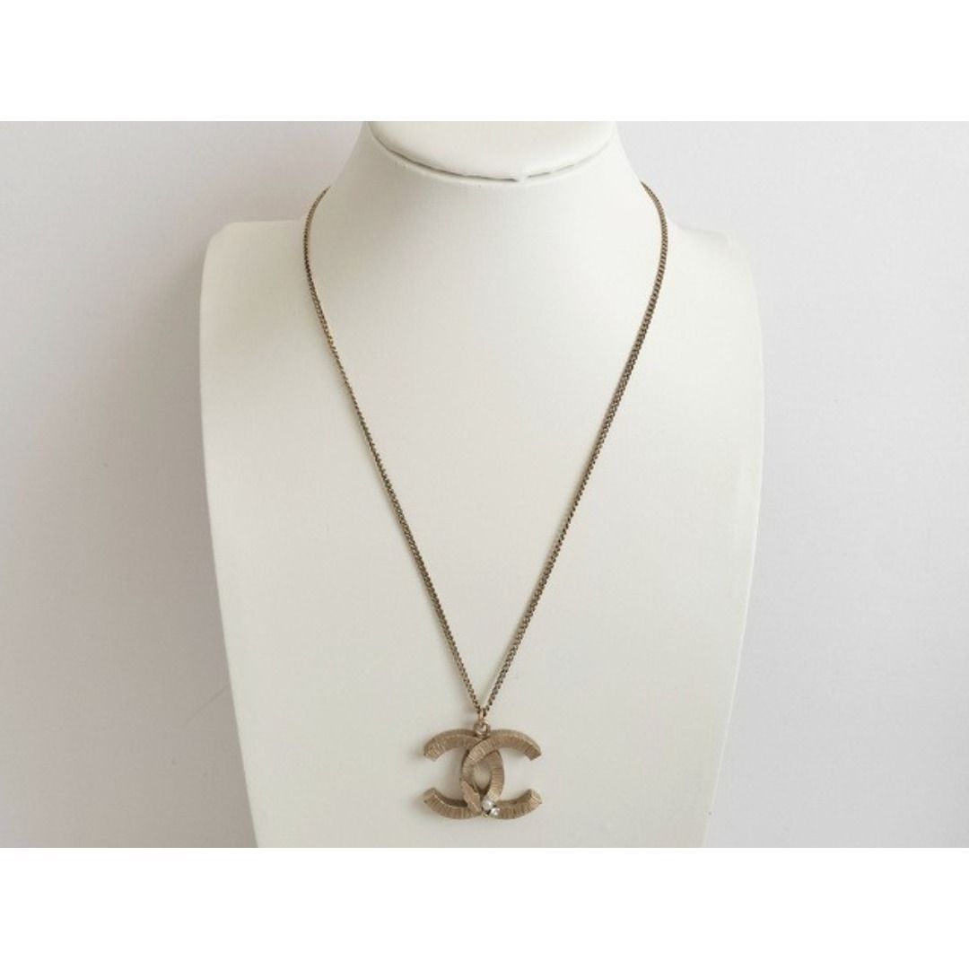 Chanel CC Logo Feather Faux Pearl Rhinestone Gold Necklace — view 9
