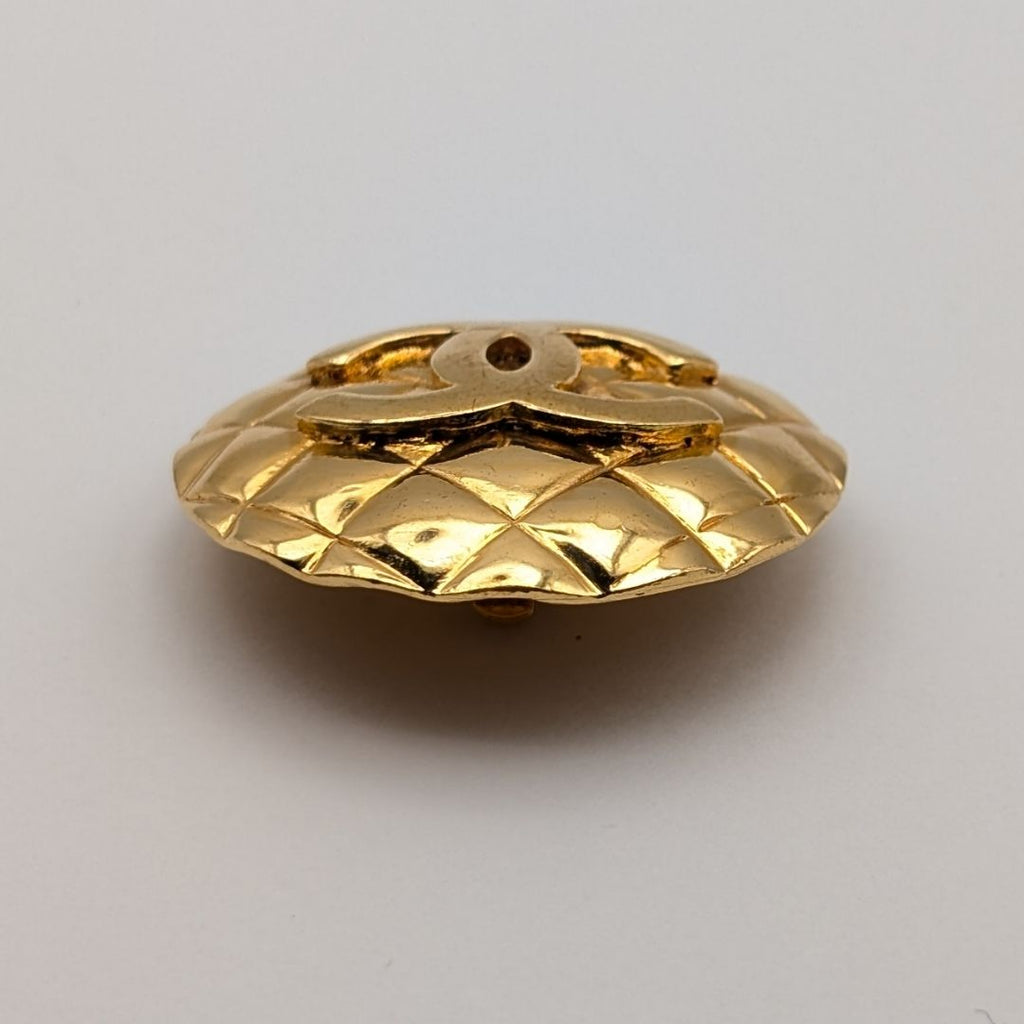 Chanel Earrings CC Logo Quilted Round Circle Gold Vintage 28 Single — view 2