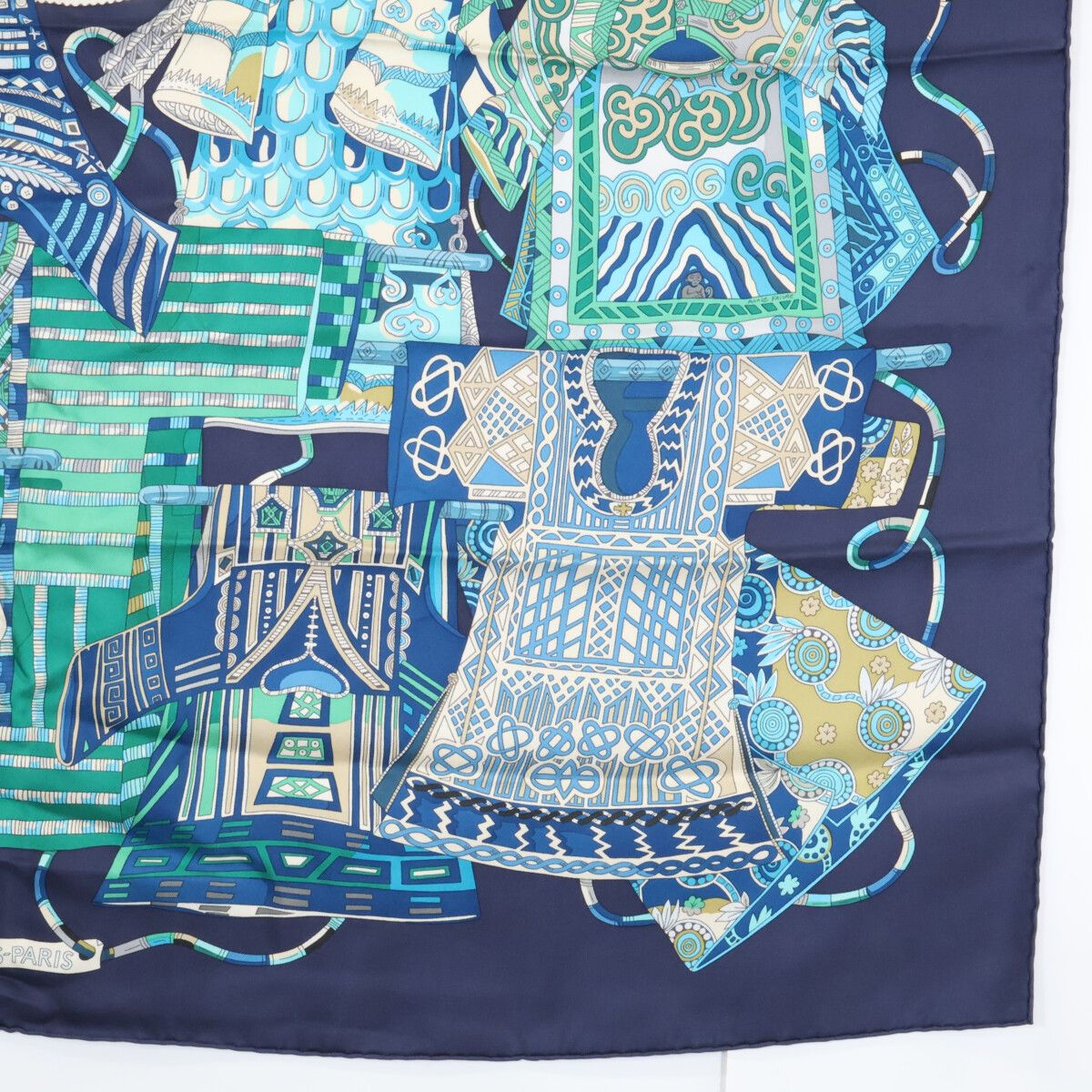 Hermes Voyage en Etoffes a Journey Through the World's Fabrics Silk Carre 90 — view 5