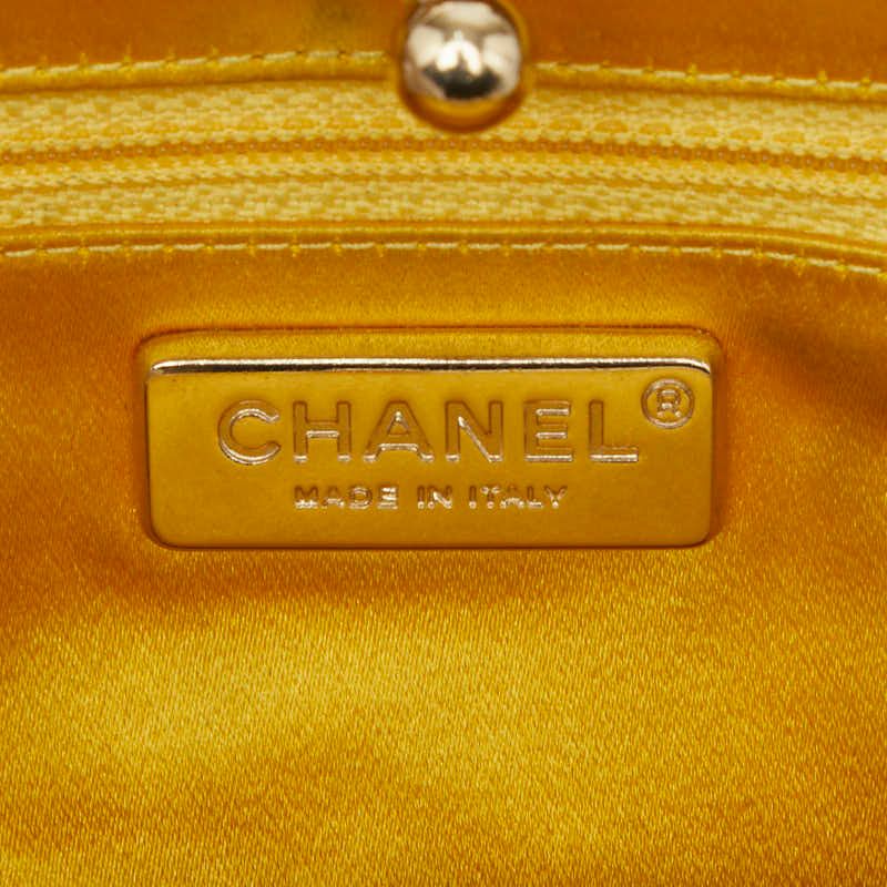 Chanel CC Logo Shoulder Bag Yellow Leather — view 7