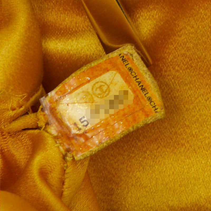 Chanel CC Logo Shoulder Bag Yellow Leather — view 8