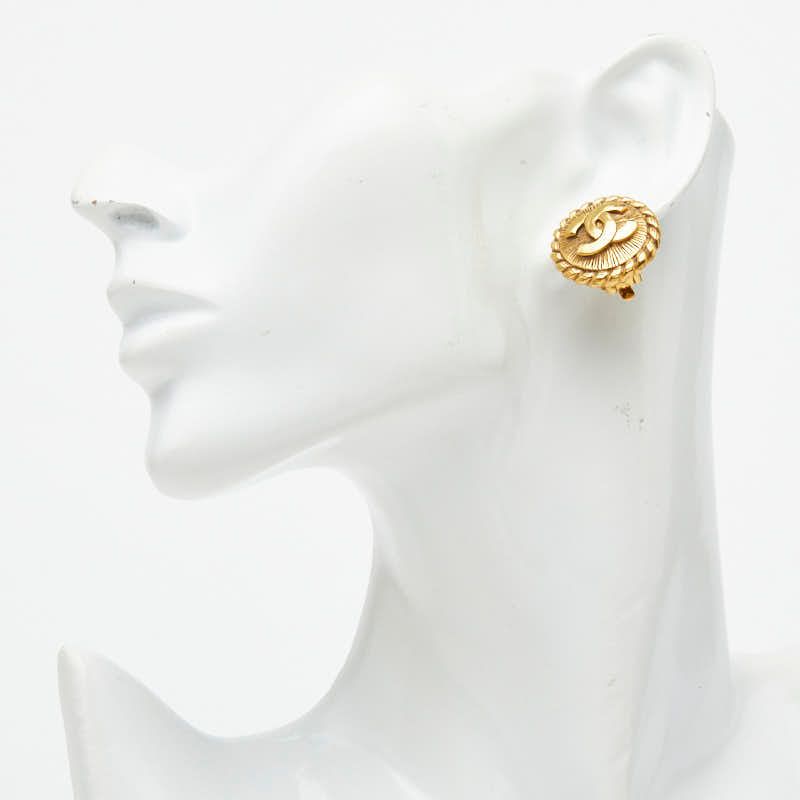 Chanel CC Logo Earrings Gold Plated — view 5
