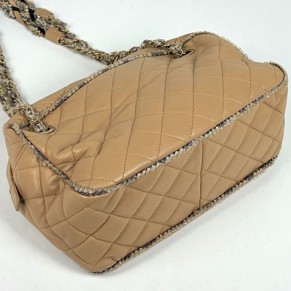 Chanel CC Logo Chain Shoulder Bag Tweed Quilted Leather Beige — view 2