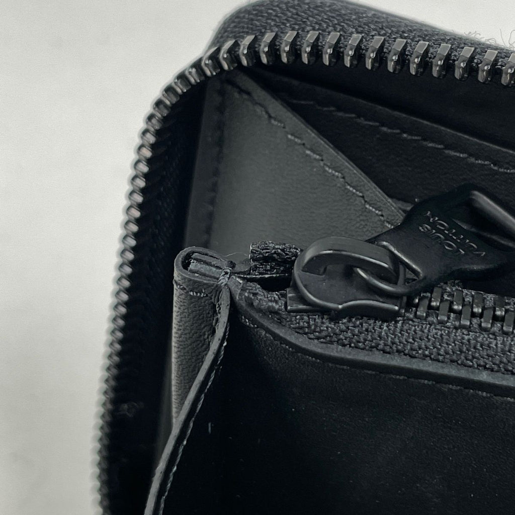 Louis Vuitton Zippy Wallet Horizontal Zip Around Taurillon Noir — view 6