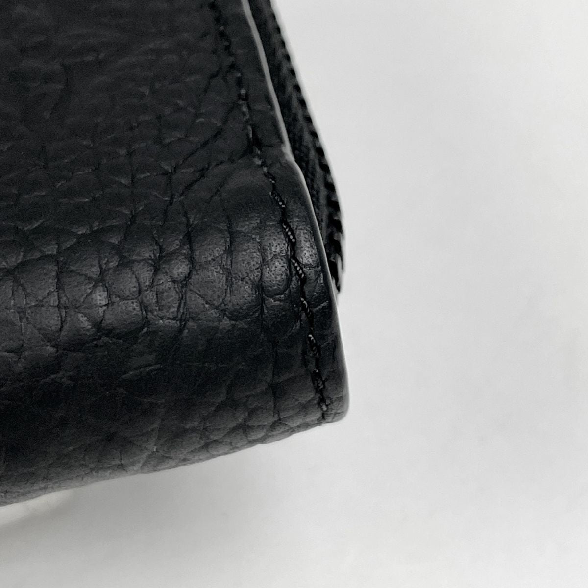 Louis Vuitton Zippy Wallet Horizontal Zip Around Taurillon Noir — view 3