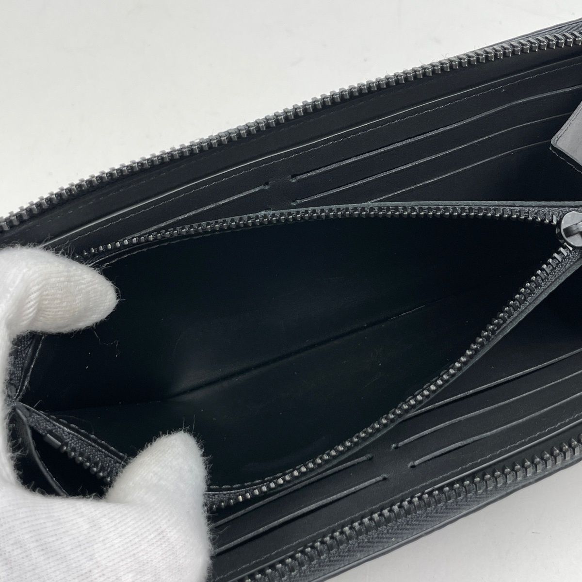 Louis Vuitton Zippy Wallet Horizontal Zip Around Taurillon Noir — view 8