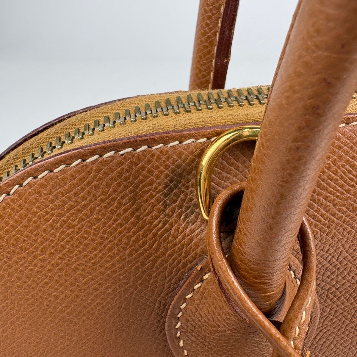 Hermes Bolide 31 2-Way Handbag Courchevel Gold — view 8