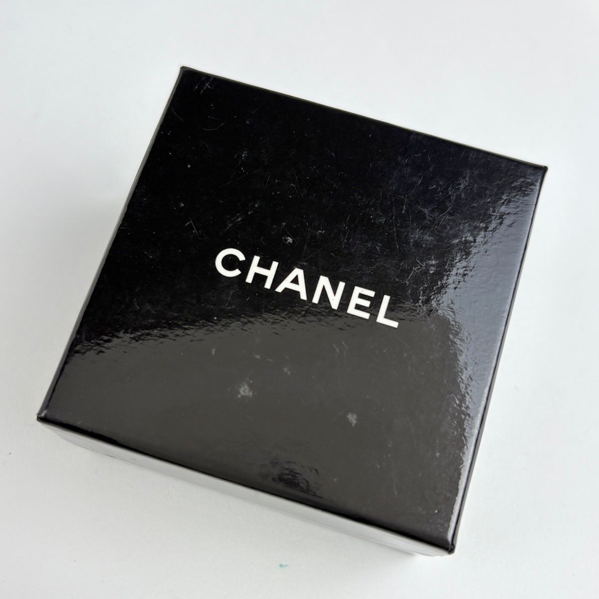 Chanel CC Logo Round Earrings Gold Plated — view 6