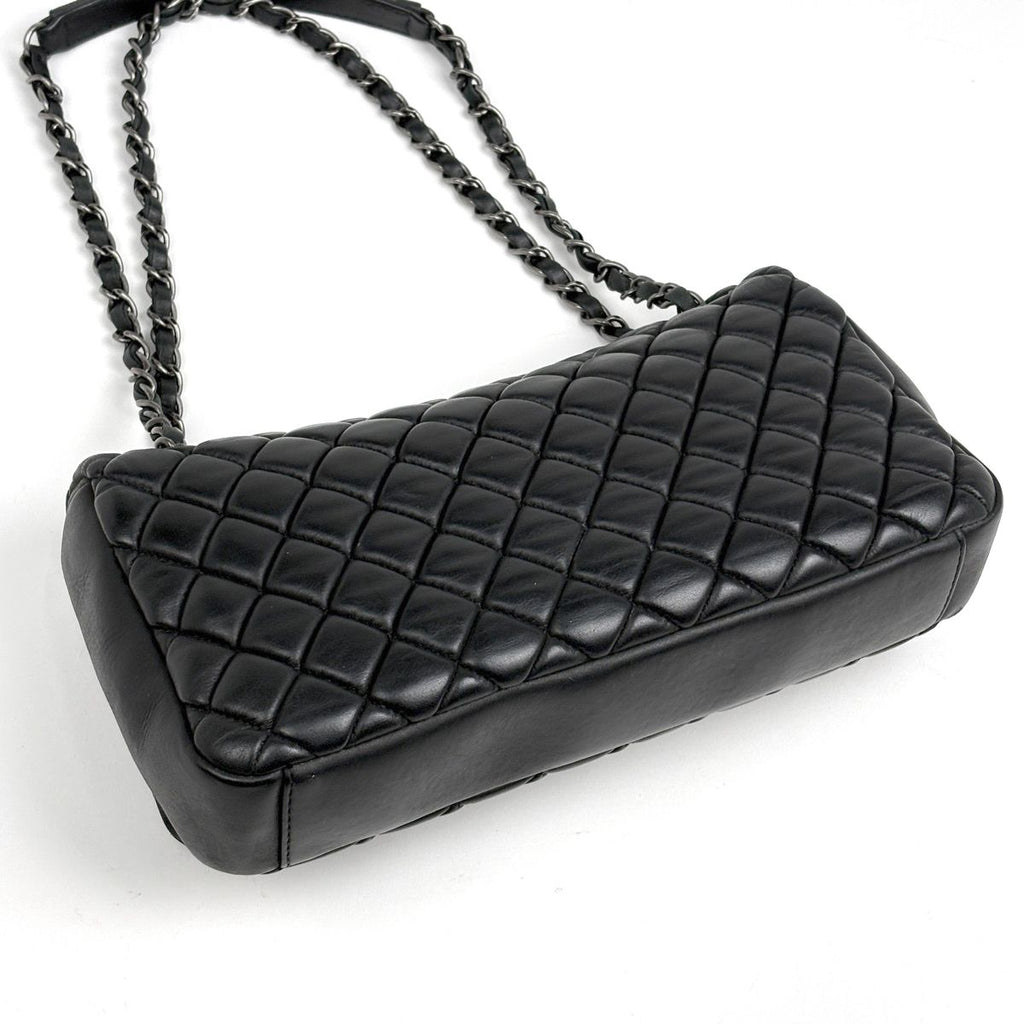 Chanel CC Logo Chain Shoulder Bag Quilted Leather Black — view 2