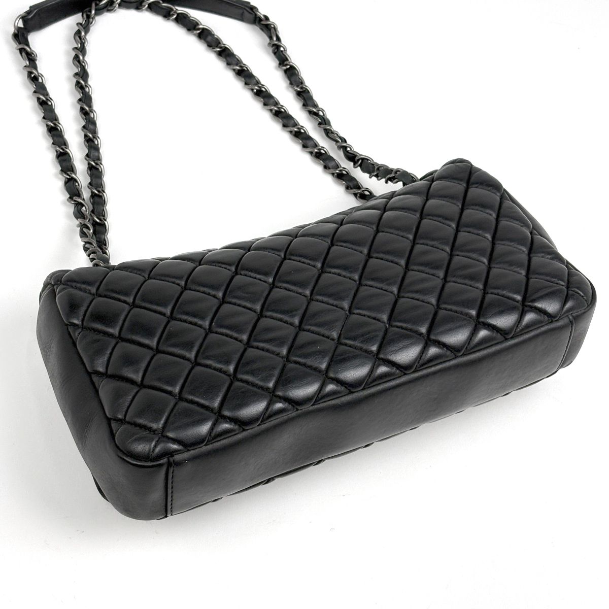 Chanel CC Logo Chain Shoulder Bag Quilted Leather Black — view 2