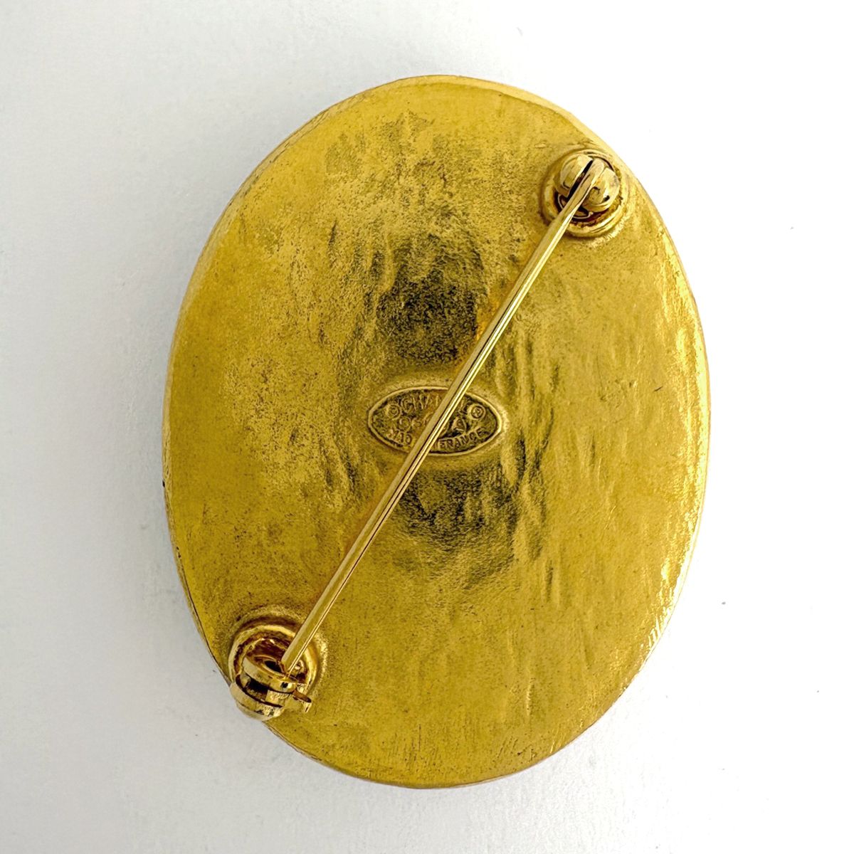 Chanel CC Logo Brooch Gold Plated Black — view 2