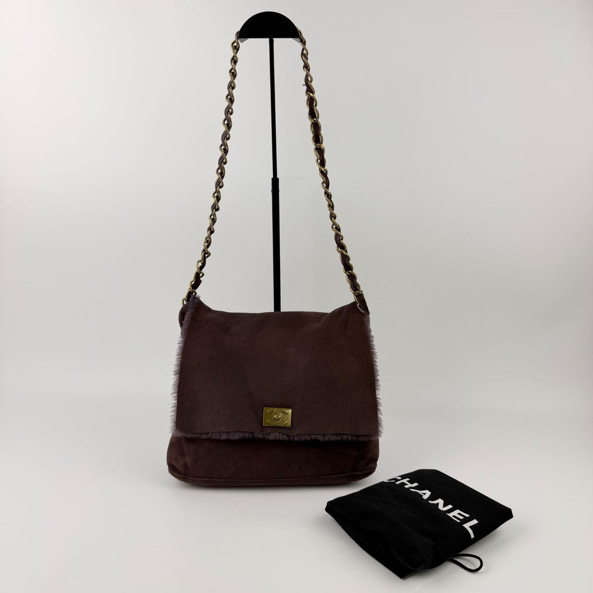 Chanel Shoulder Bag Shearling Suede Bordeaux Gold Vintage — view 2