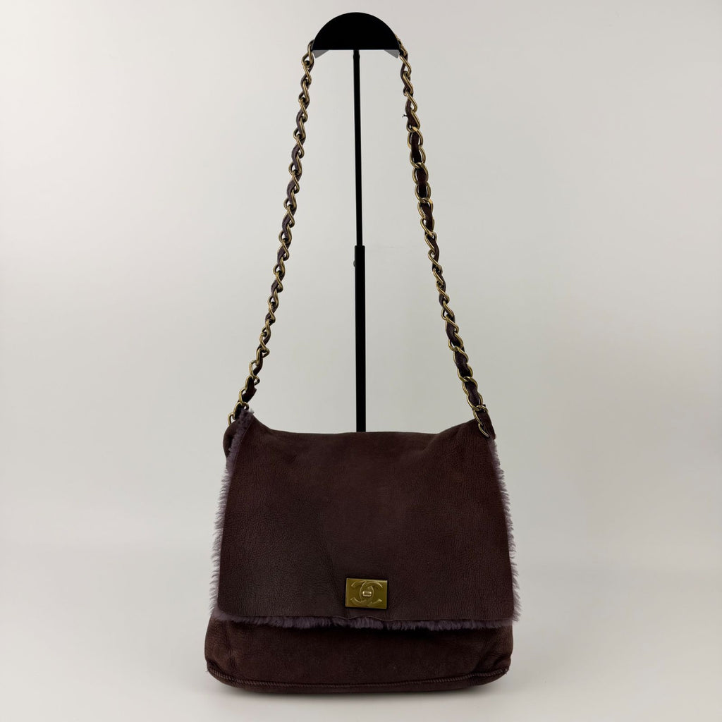 Chanel Shoulder Bag Shearling Suede Bordeaux Gold Vintage — view 3