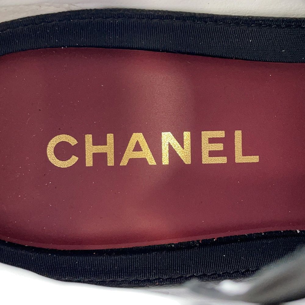 Chanel Sneakers CC Logo Quilted Leather Suede 38 Shoes White Black — view 6