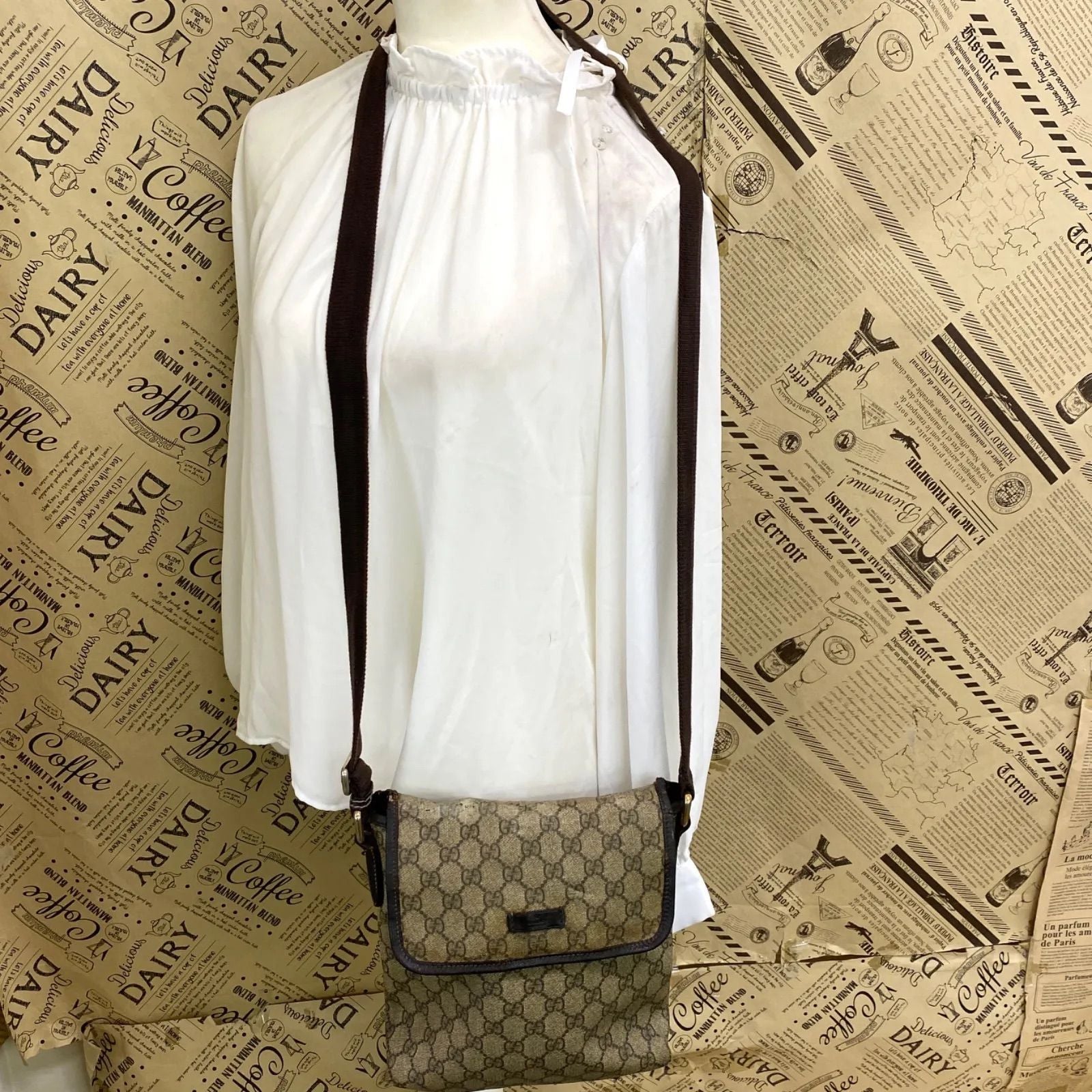 Gucci Shoulder Bag GG Supreme Crossbody Business Travel — view 3