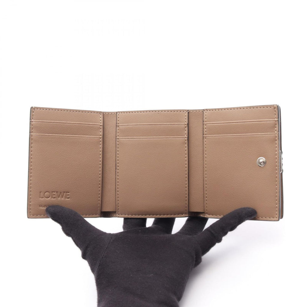Loewe Tri Foldwallet Anagram Trypho Ludo Wallet Gray Ju Leather — view 3