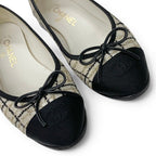 Chanel Flat Shoes Tweed Fabric White Black Gold Ballerina CC Logo Ribbon Ballet — view 9