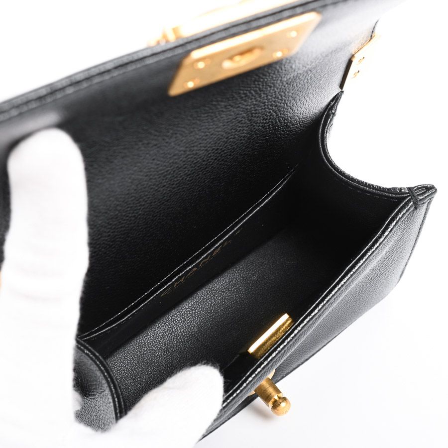 Chanel Shoulder Bag Boy Mini — view 4