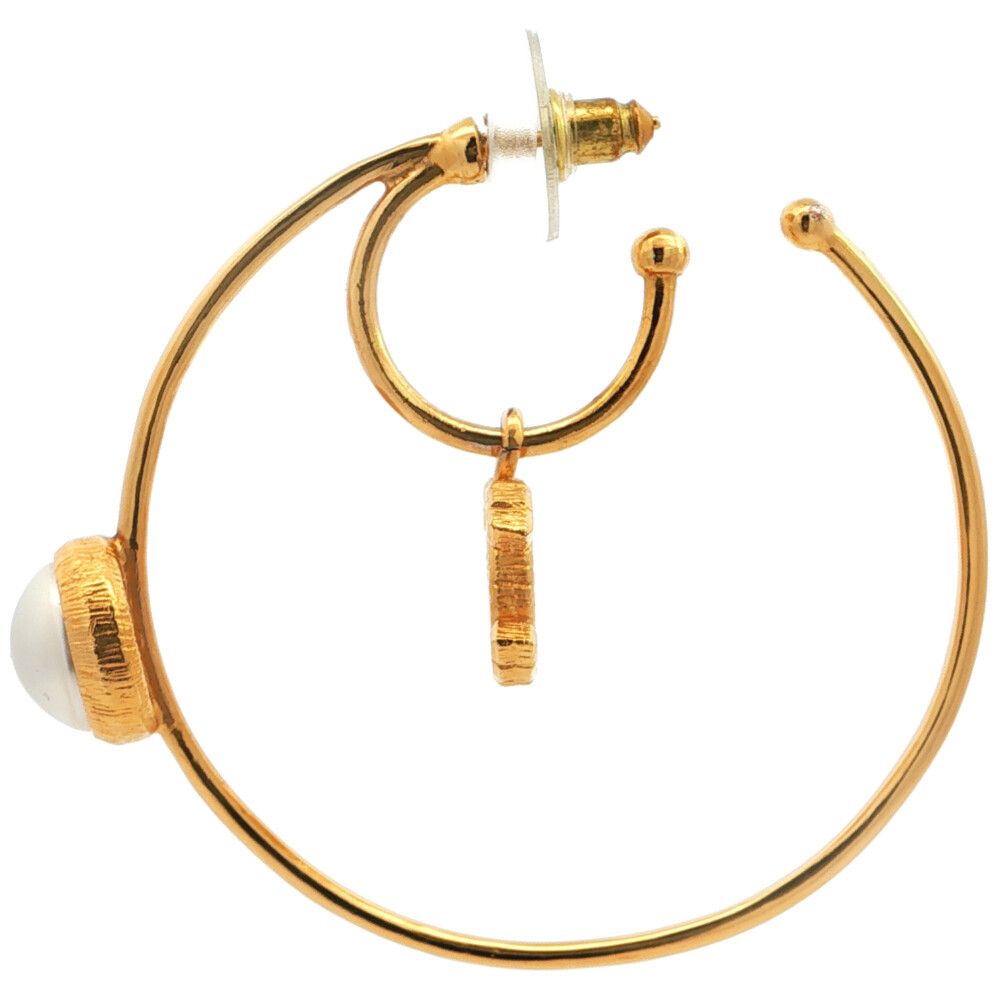 Chanel Yayoi Kusama CC Logo Single Faux Pearl Costume Earrings Alloy Gold — view 2