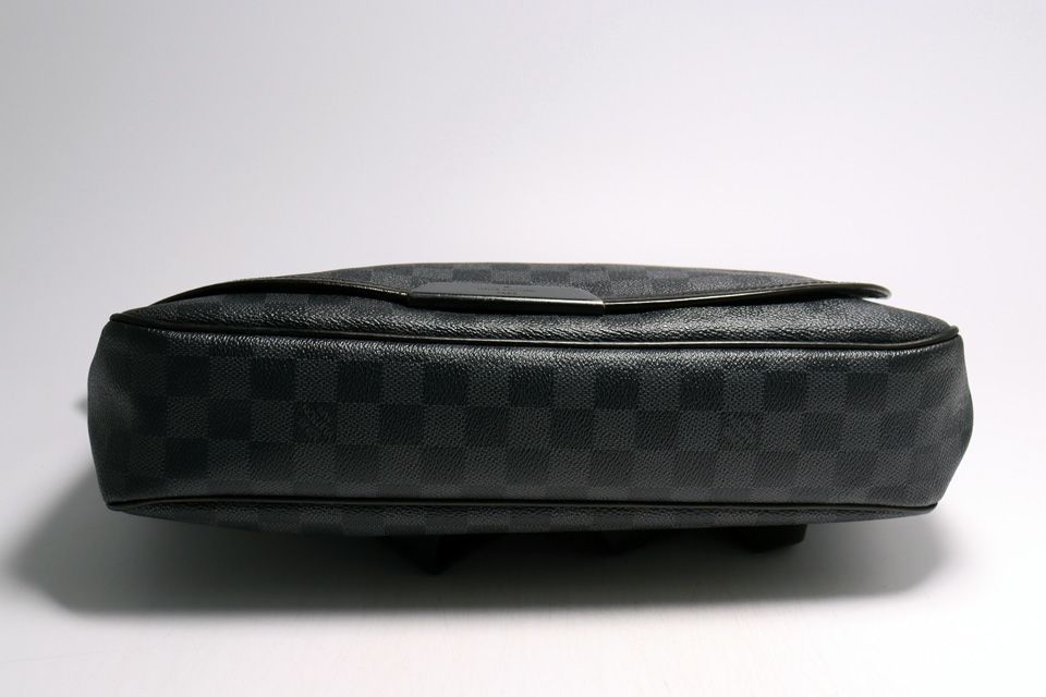 Louis Vuitton Damier Graphite Daniel Leather Shoulder — view 3
