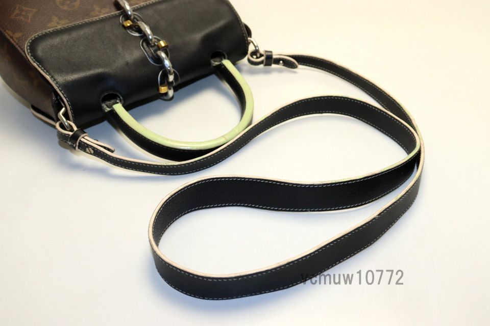 Louis Vuitton Has Disappeared in Recent Years Monogram Chain It PM Leather — view 5