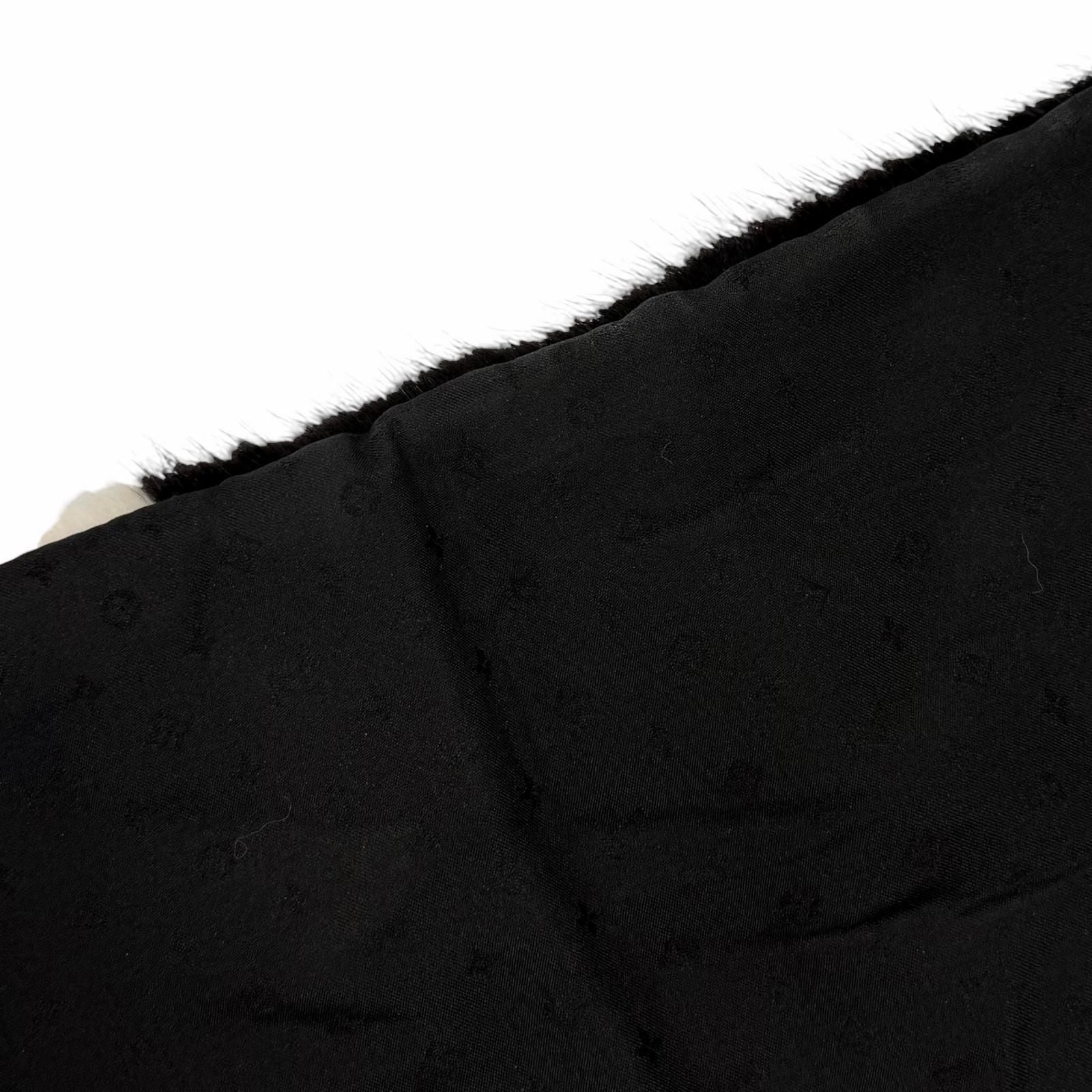 Louis Vuitton Echarpe Gogram Mink LV Logo Back Monogram Tippet Shawl Black — view 7