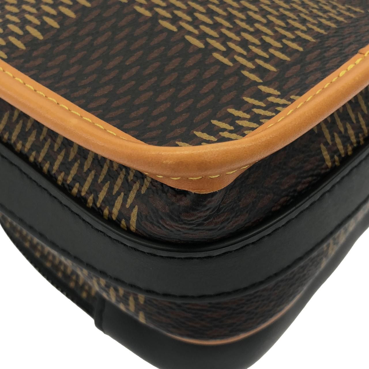 Louis Vuitton Damier Giant Amazon Messenger Shoulder — view 3