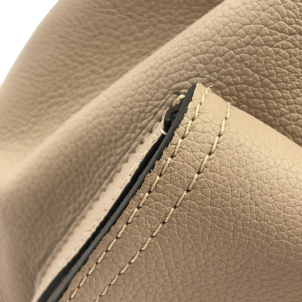 Louis Vuitton Lockme Bucket Shoulder — view 5