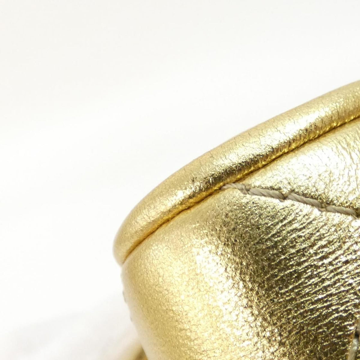 Chanel Shoulder Bag Gold — view 3