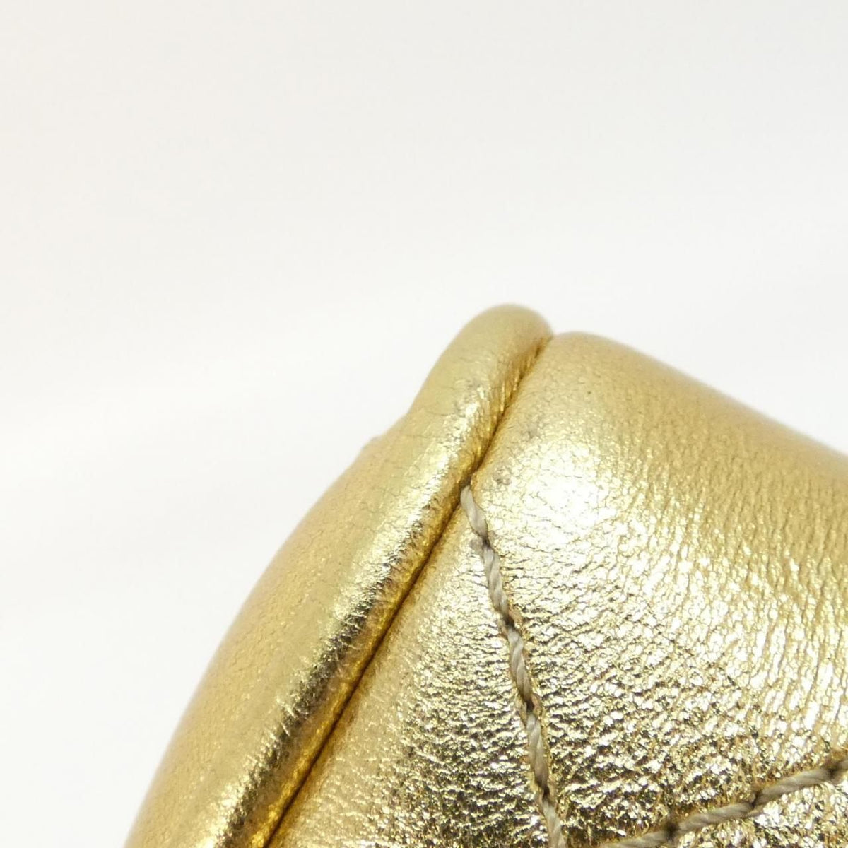 Chanel Shoulder Bag Gold — view 4