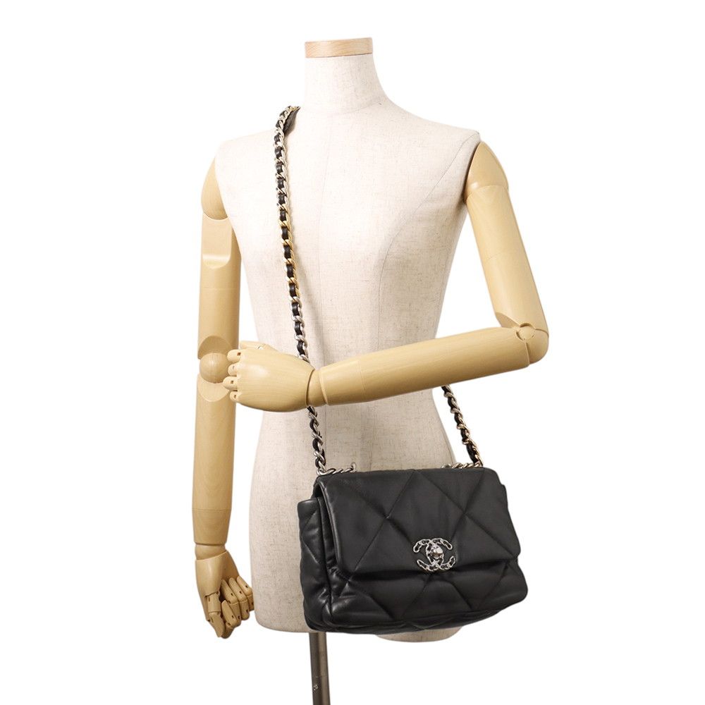 Chanel Chain Shoulder Bag 19 Flap CC Logo Lambskin Black — view 4
