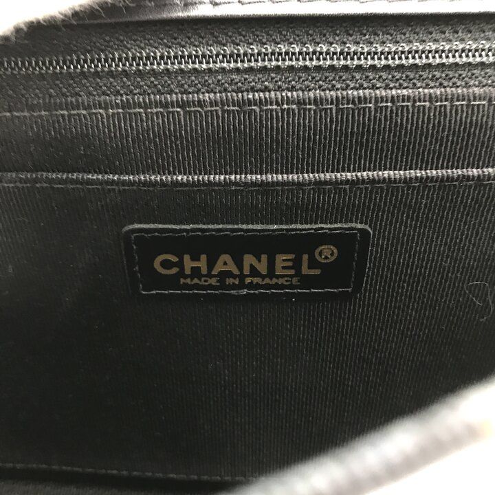 Chanel CC Logo Wild Stitch Chain Shoulder Bag Leather Black — view 9