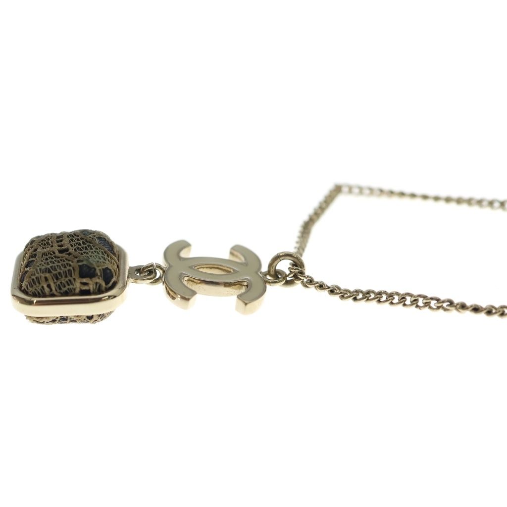Chanel CC Logo Necklace Gold Plated White — view 5