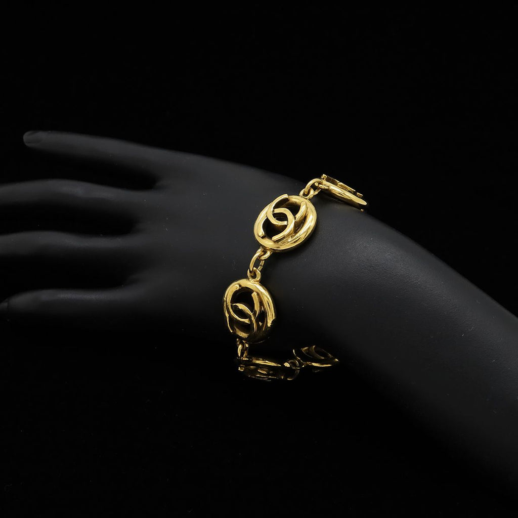 Chanel CC Logo Circle Chain Bracelet Vintage Gold Plated — view 6