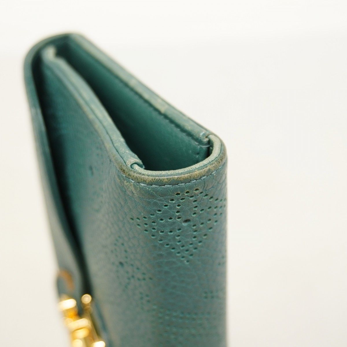 Louis Vuitton Trifold Wallet Mahina Portefeuille Amelia Ragon — view 6