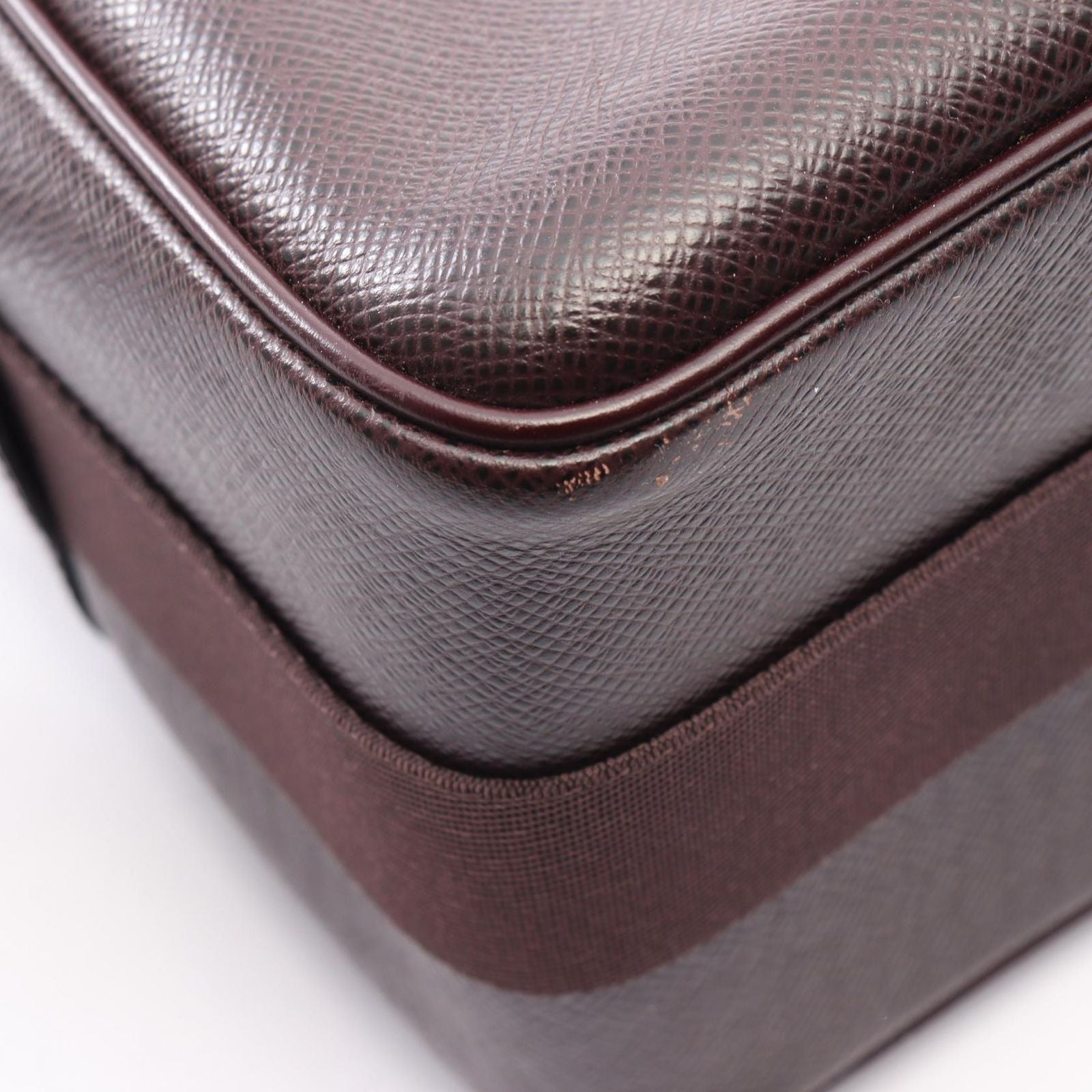 Louis Vuitton Shoulder Bag Reporter PM Taiga Acajou Leather Liporta — view 6