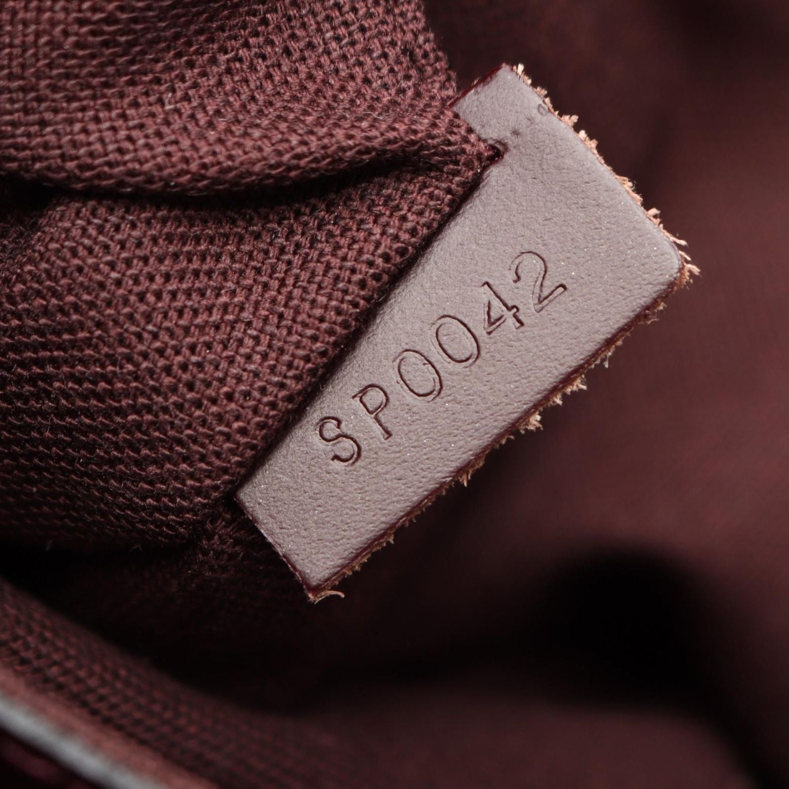 Louis Vuitton Shoulder Bag Reporter PM Taiga Acajou Leather Liporta — view 5