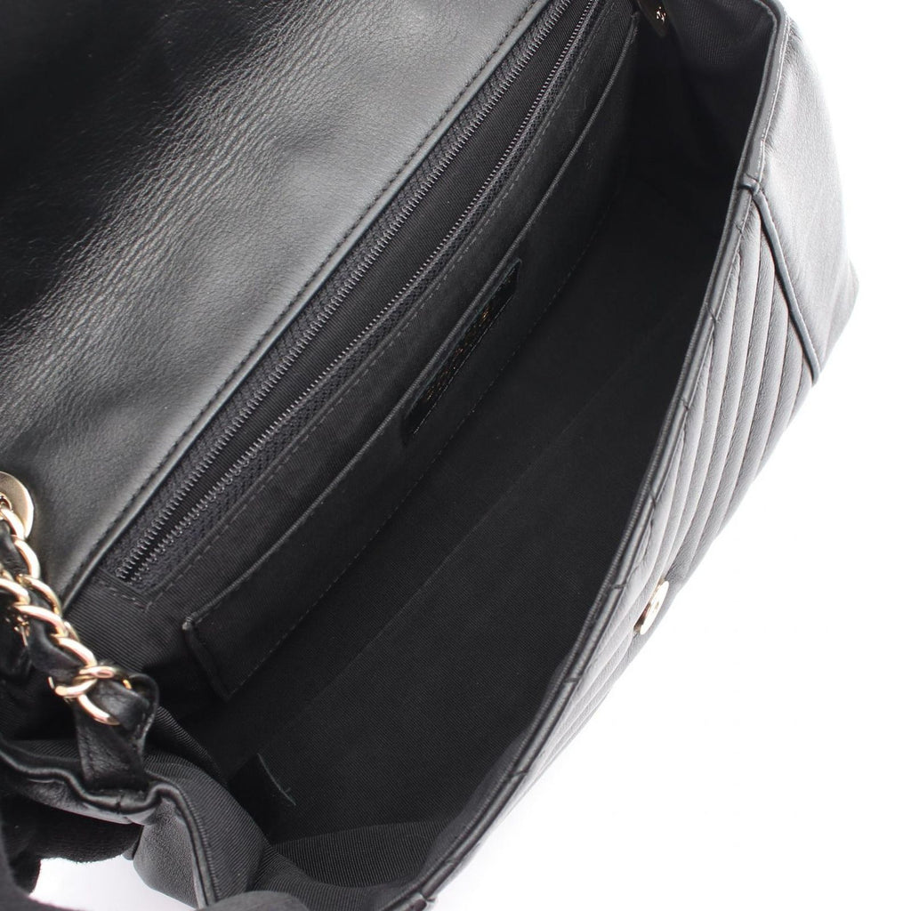 Chanel Shoulder Bag Blanc Stitch Black Lambskin Chain — view 3
