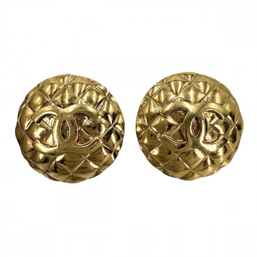 Chanel Earrings Quilted Round CC Logo Vintage 2 8 Gold