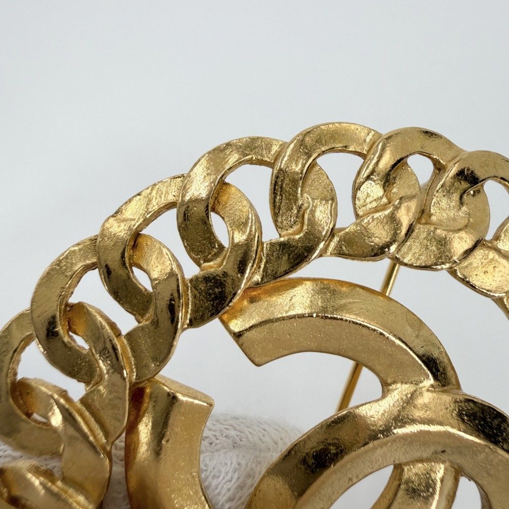 Chanel Brooch CC Logo Vintage Round Gold Plated — view 9
