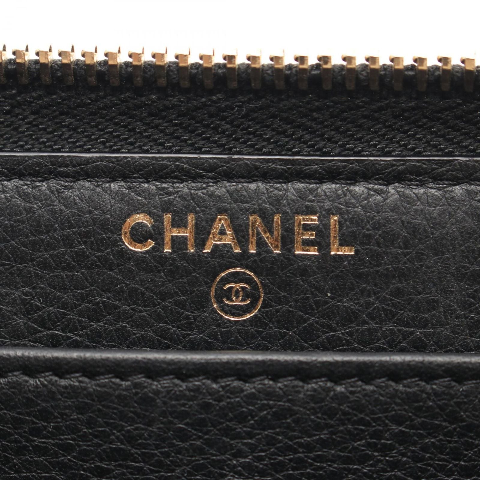 Chanel Round Wallet CC Logo Studs Black Leather — view 4