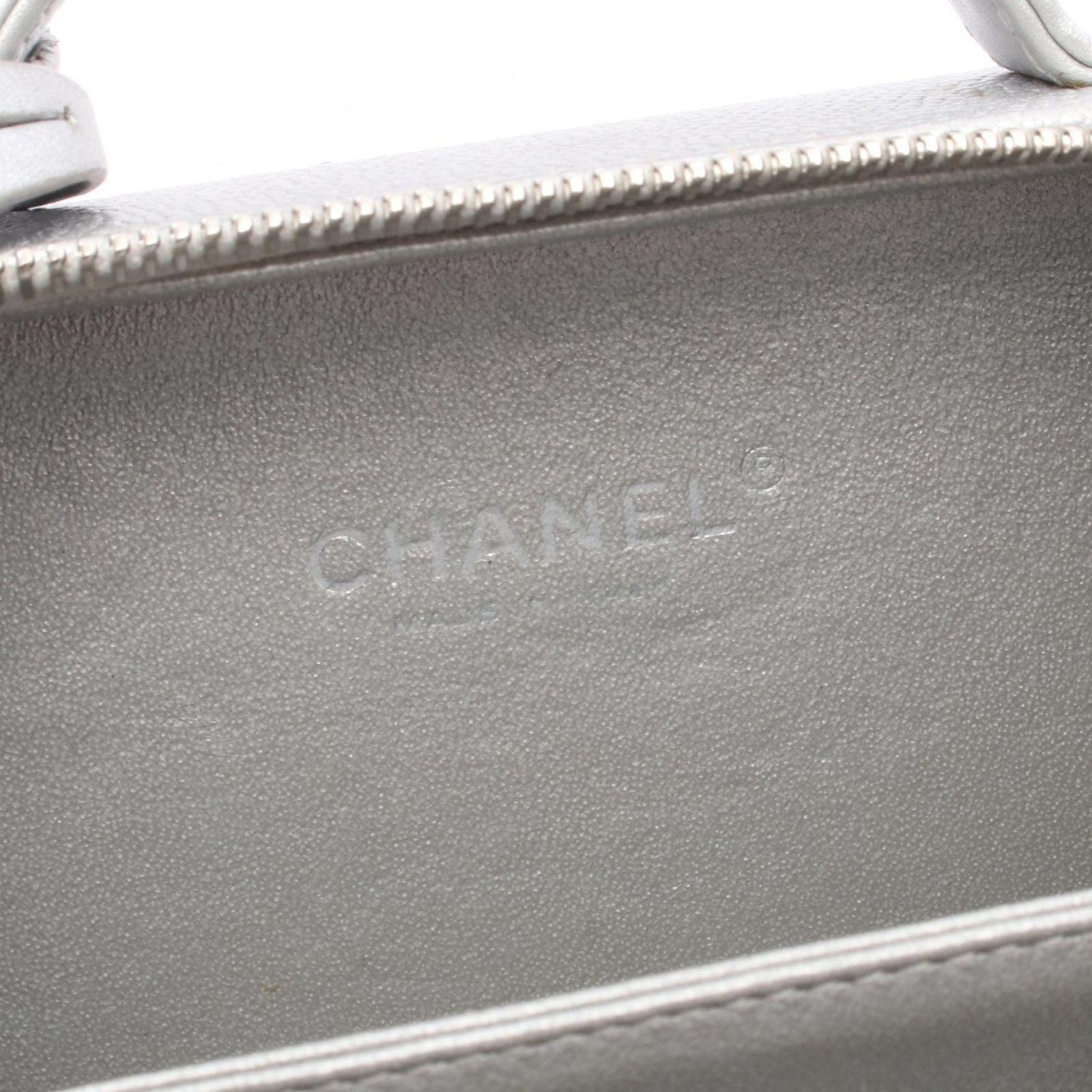 Chanel Shoulder Bag CC Figurine Small Vanity Silver Caviar Leather CC Quilted — view 4