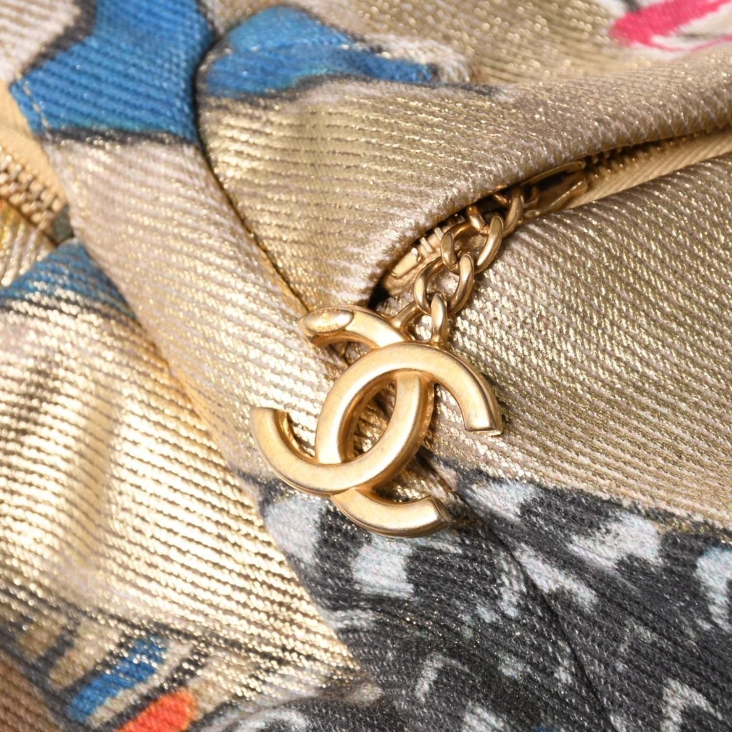 Chanel Graffiti Backpack CC Logo Medie D'art Collection Egypt Gold — view 7