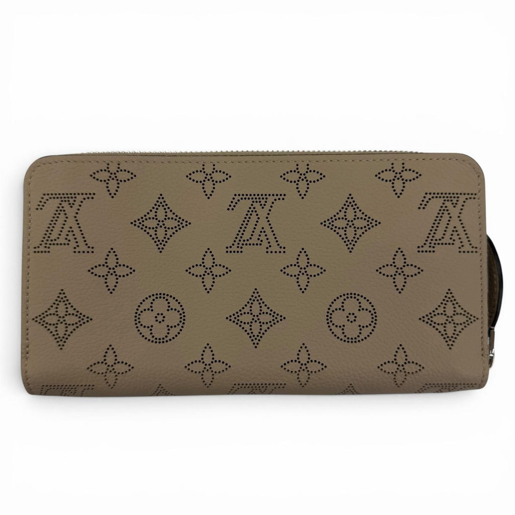 Louis Vuitton Zippy Wallet Mahina Leather Gare Monogram Zip Around — view 3